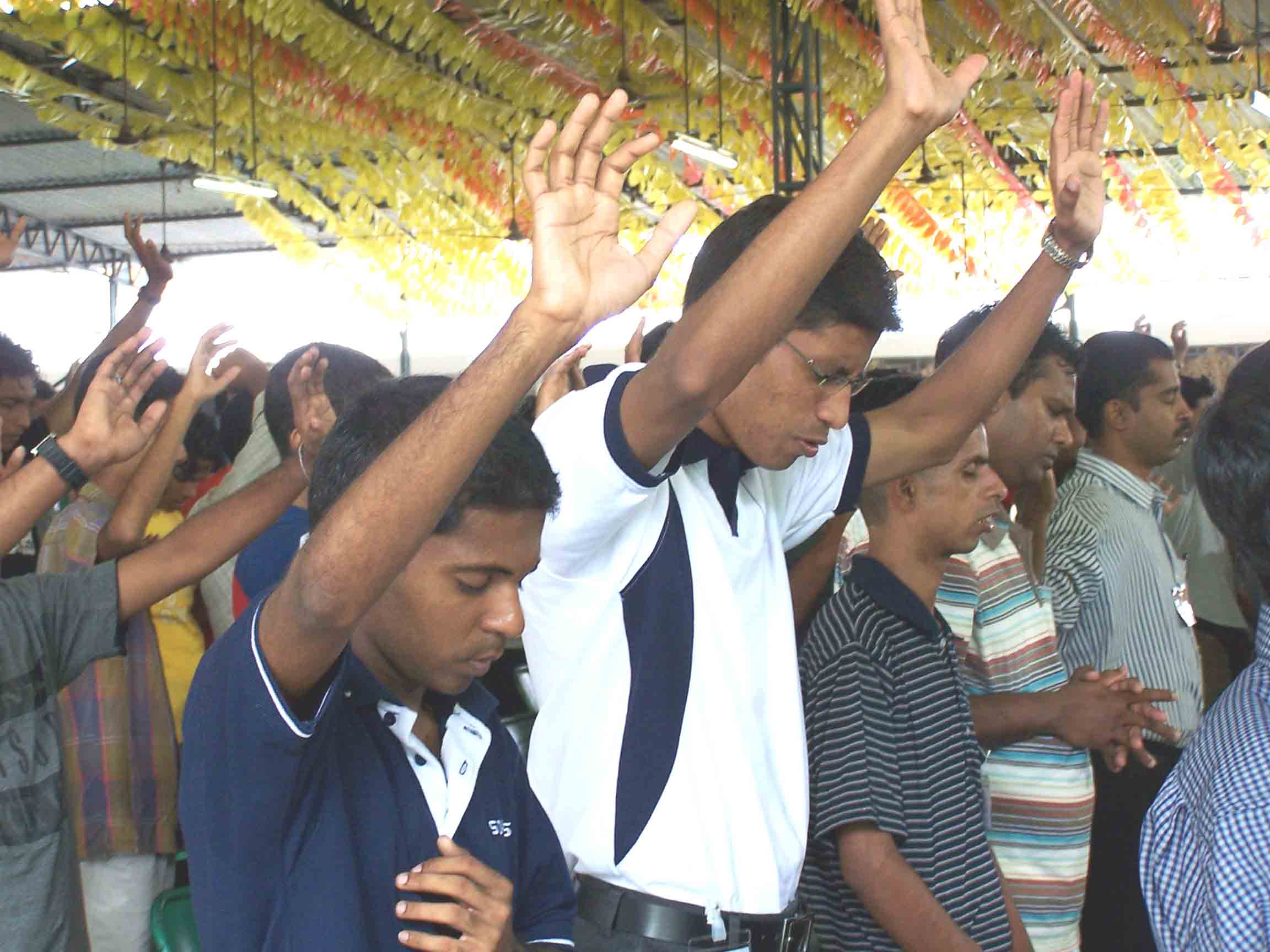 indian men praying